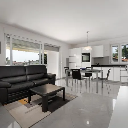Apartment Sky By Seeadria Agency