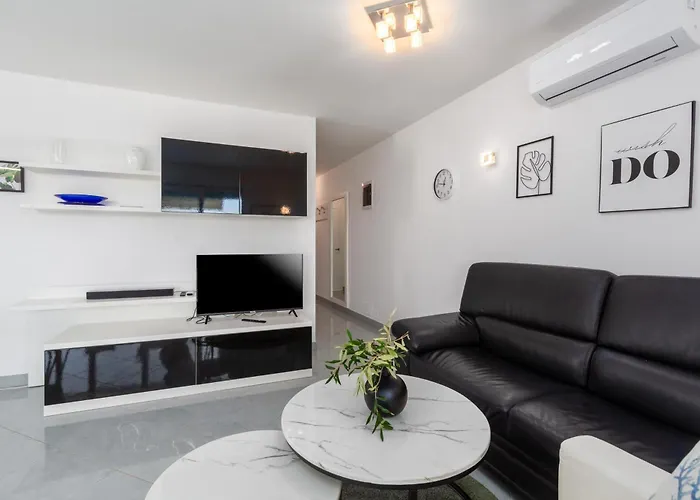 Sky By Seeadria Agency Apartman