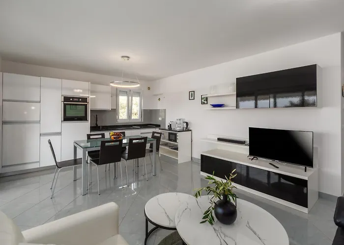 Sky By Seeadria Agency Apartman *