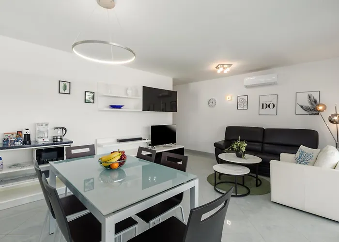 Apartman Sky By Seeadria Agency *
