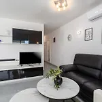 Sky By Seeadria Agency דירה
